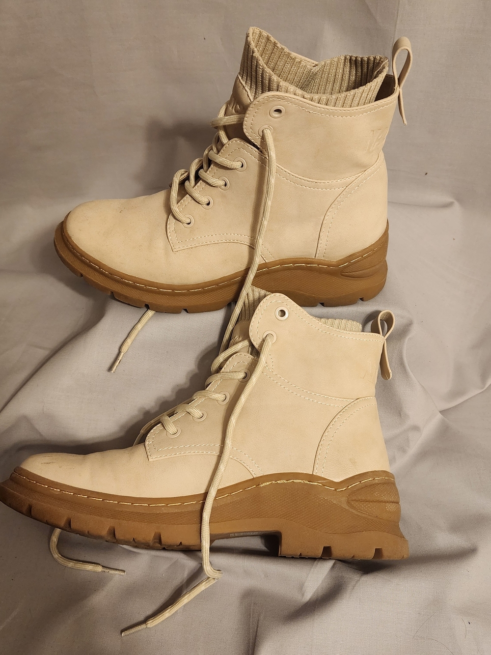 Nautica Beige Lace-Up Combat Boots with Tan Lug Sole